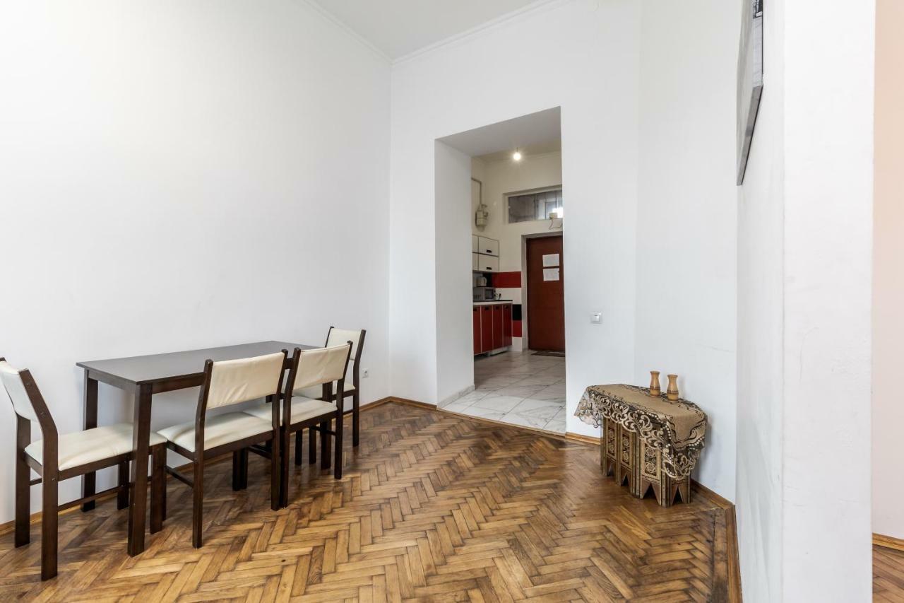 Kumpel Apartment Lviv Exteriör bild